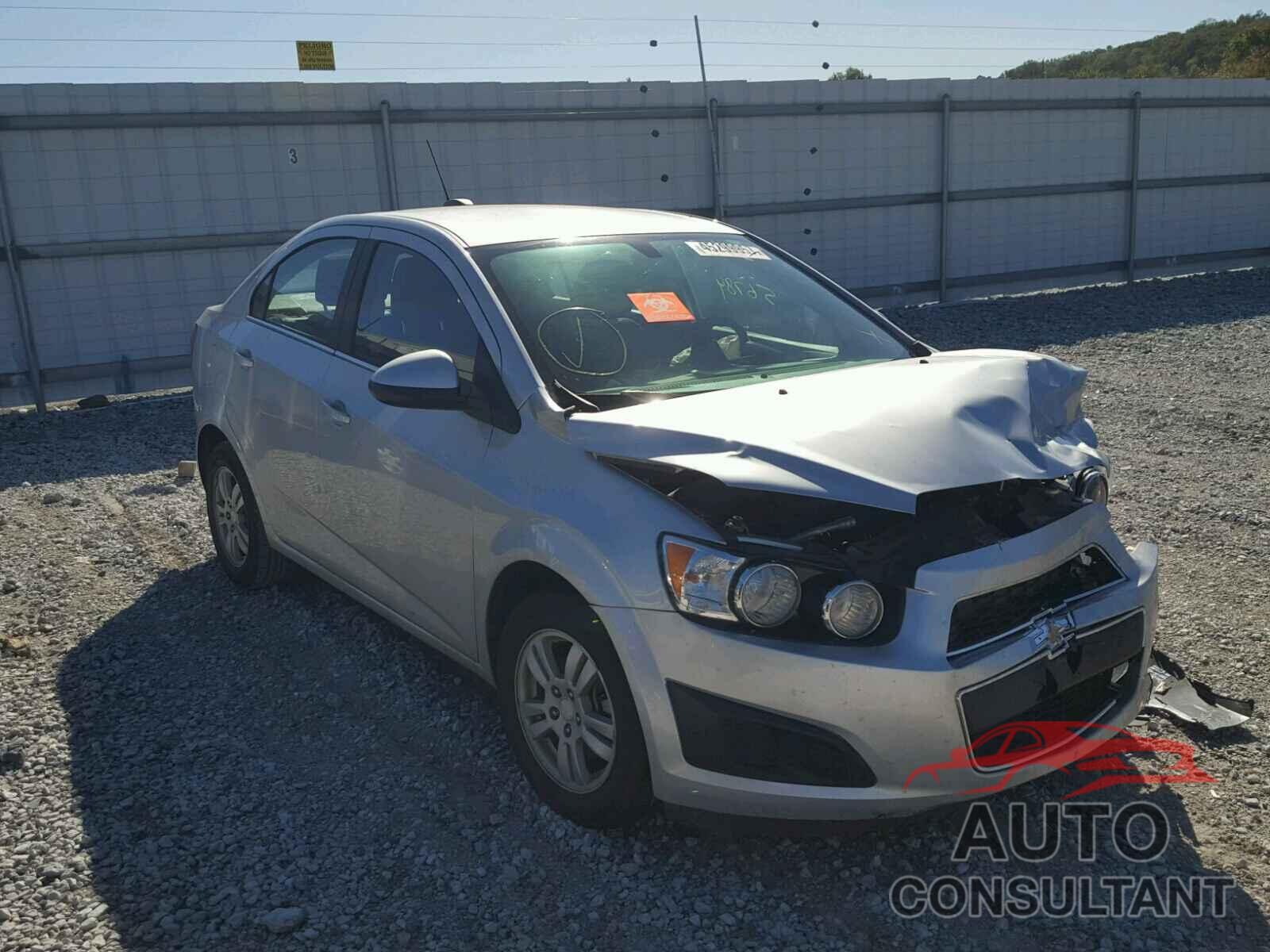 CHEVROLET SONIC 2015 - 1G1JC5SH2F4164016