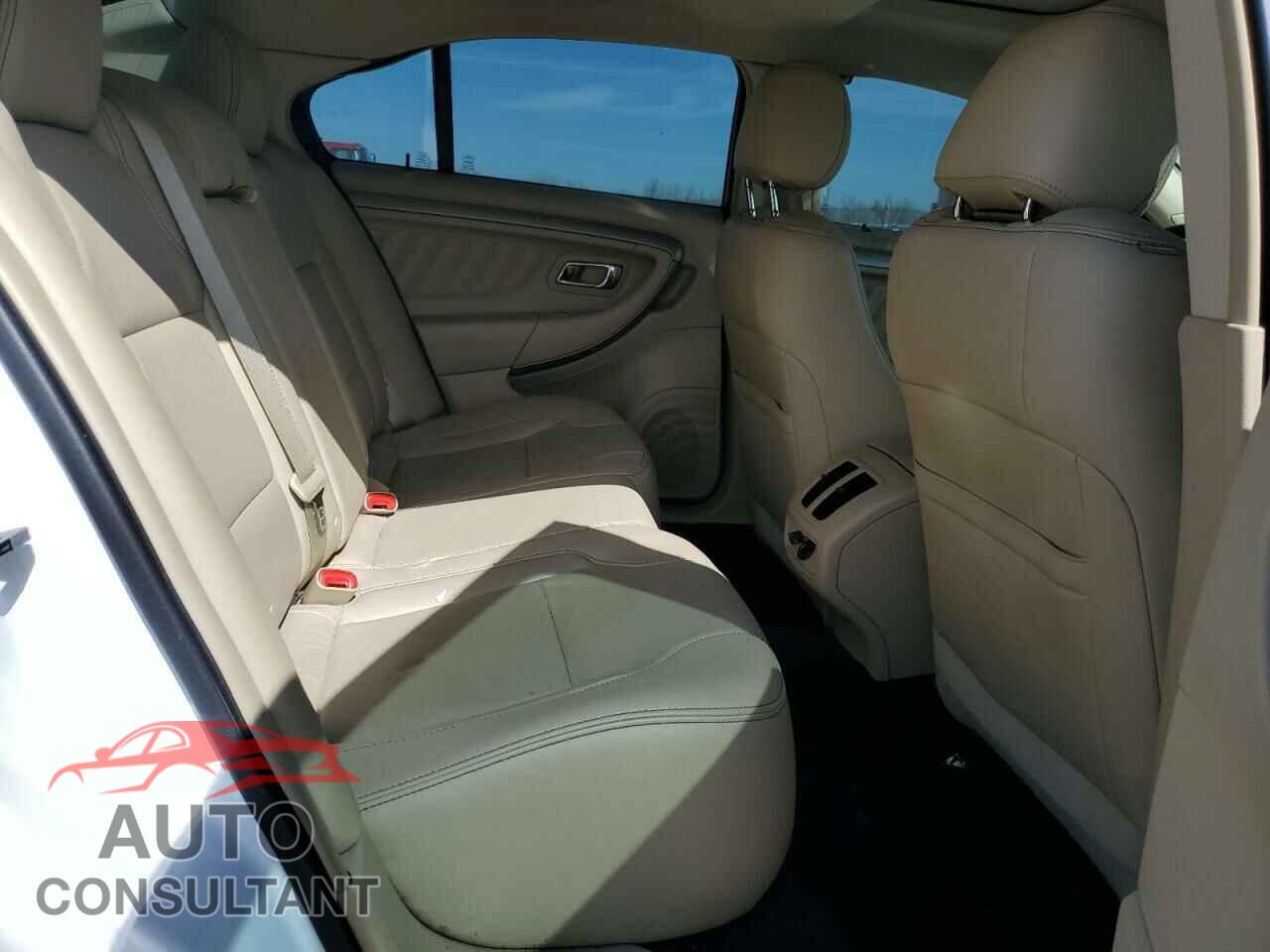 FORD TAURUS 2017 - 1FAHP2E82HG144537
