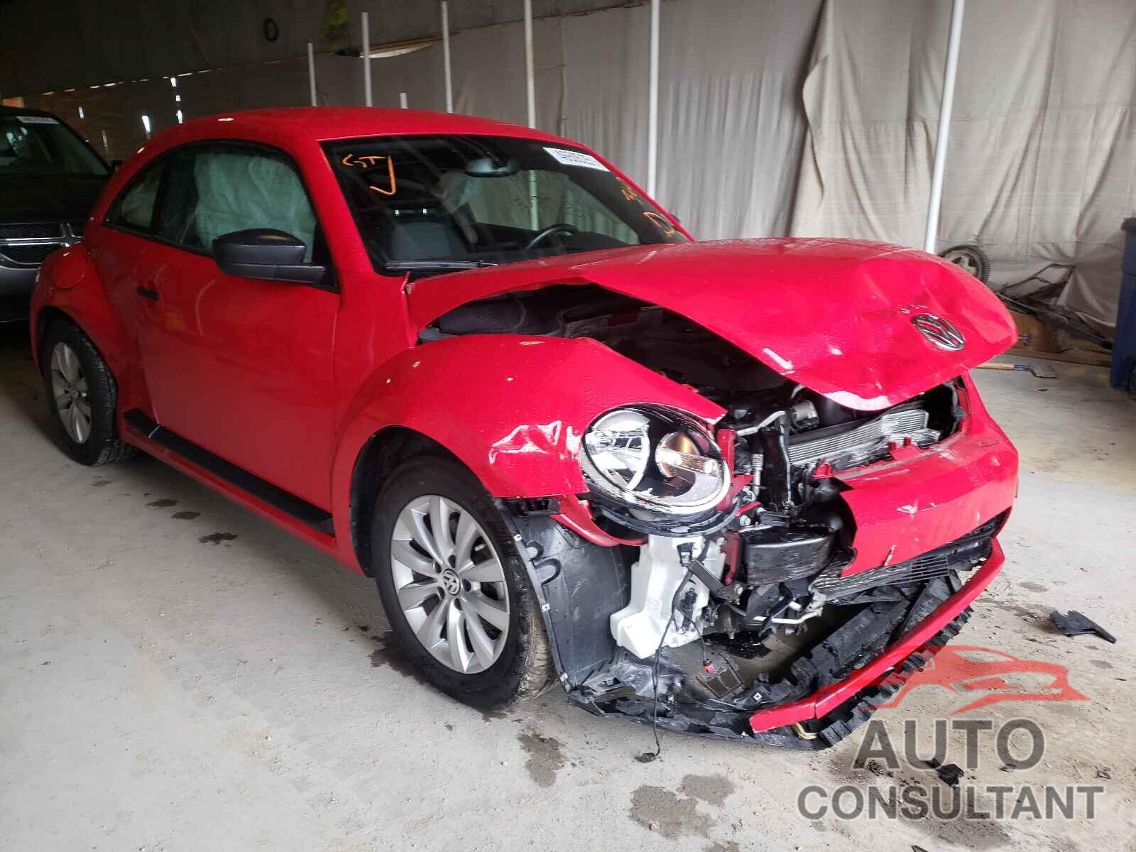 VOLKSWAGEN BEETLE 2018 - 3VWFD7AT9JM717010