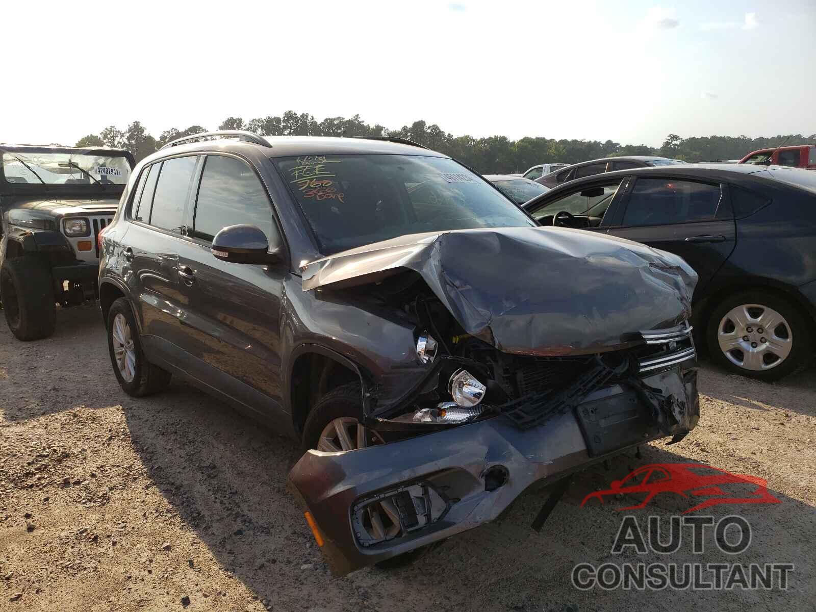 VOLKSWAGEN TIGUAN 2017 - WVGAV7AX5HK053279