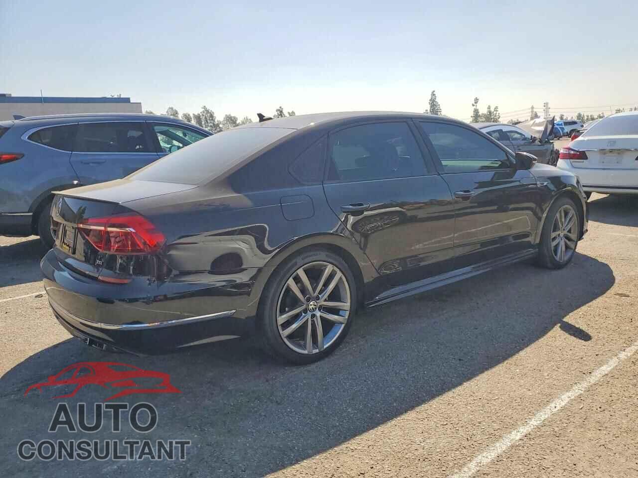 VOLKSWAGEN PASSAT 2018 - 1VWAA7A33JC028357