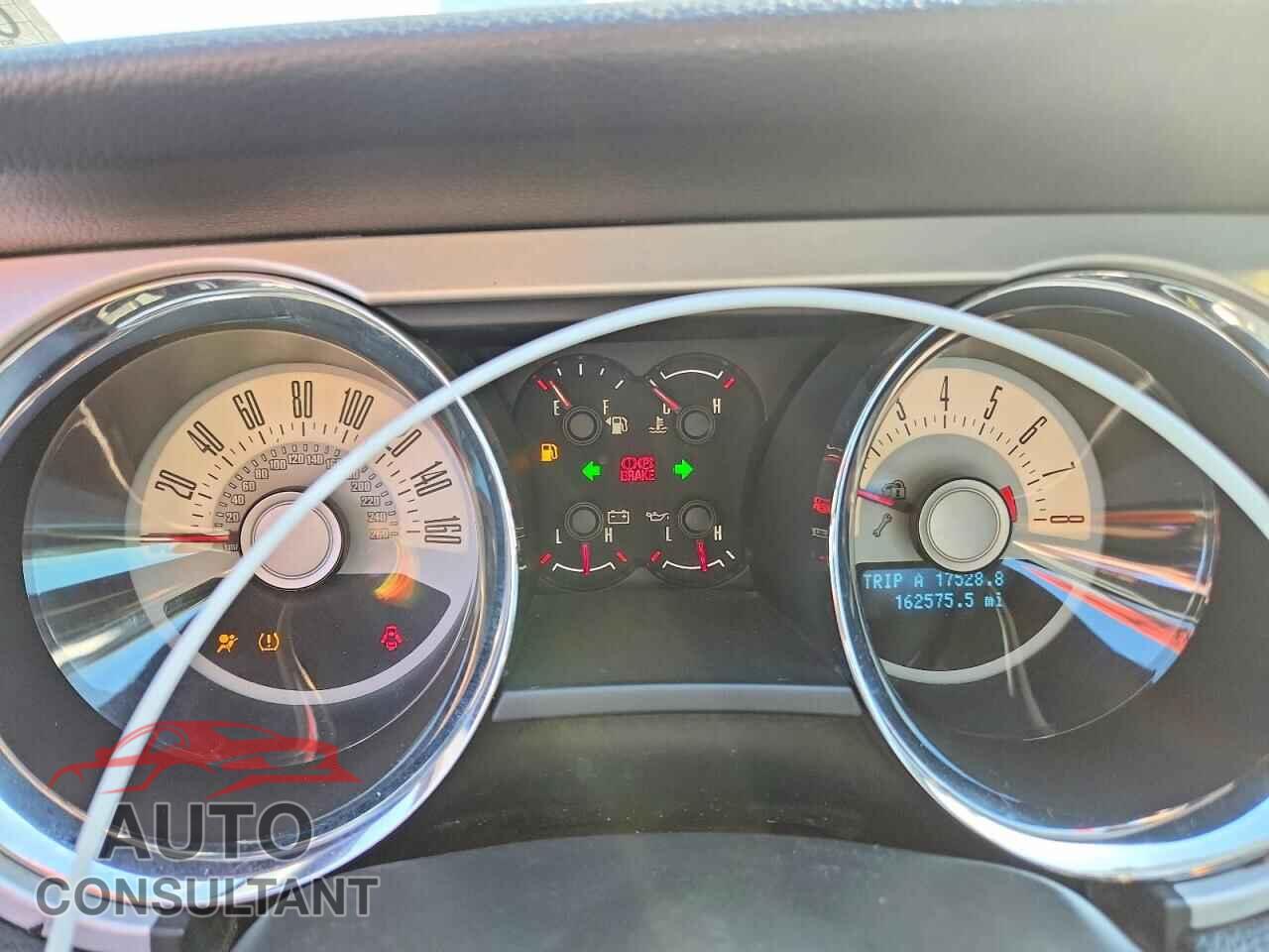 FORD MUSTANG 2011 - 1ZVBP8AM0B5155560