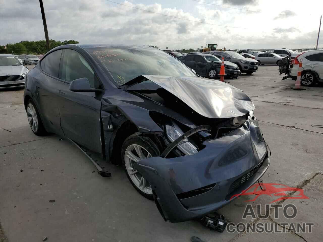 TESLA MODEL Y 2021 - 5YJYGAEE0MF145376