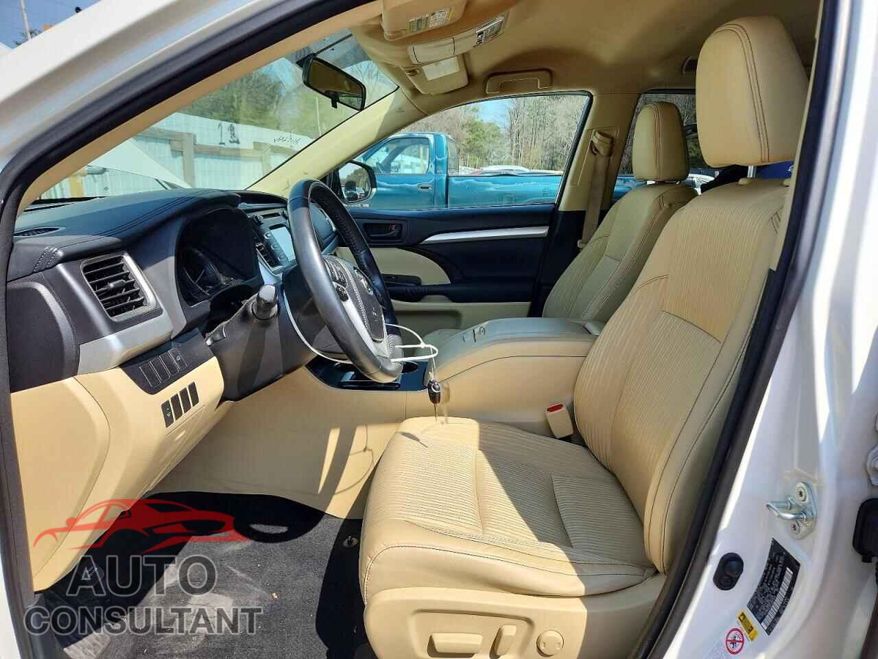 TOYOTA HIGHLANDER 2015 - 5TDBKRFH5FS087646