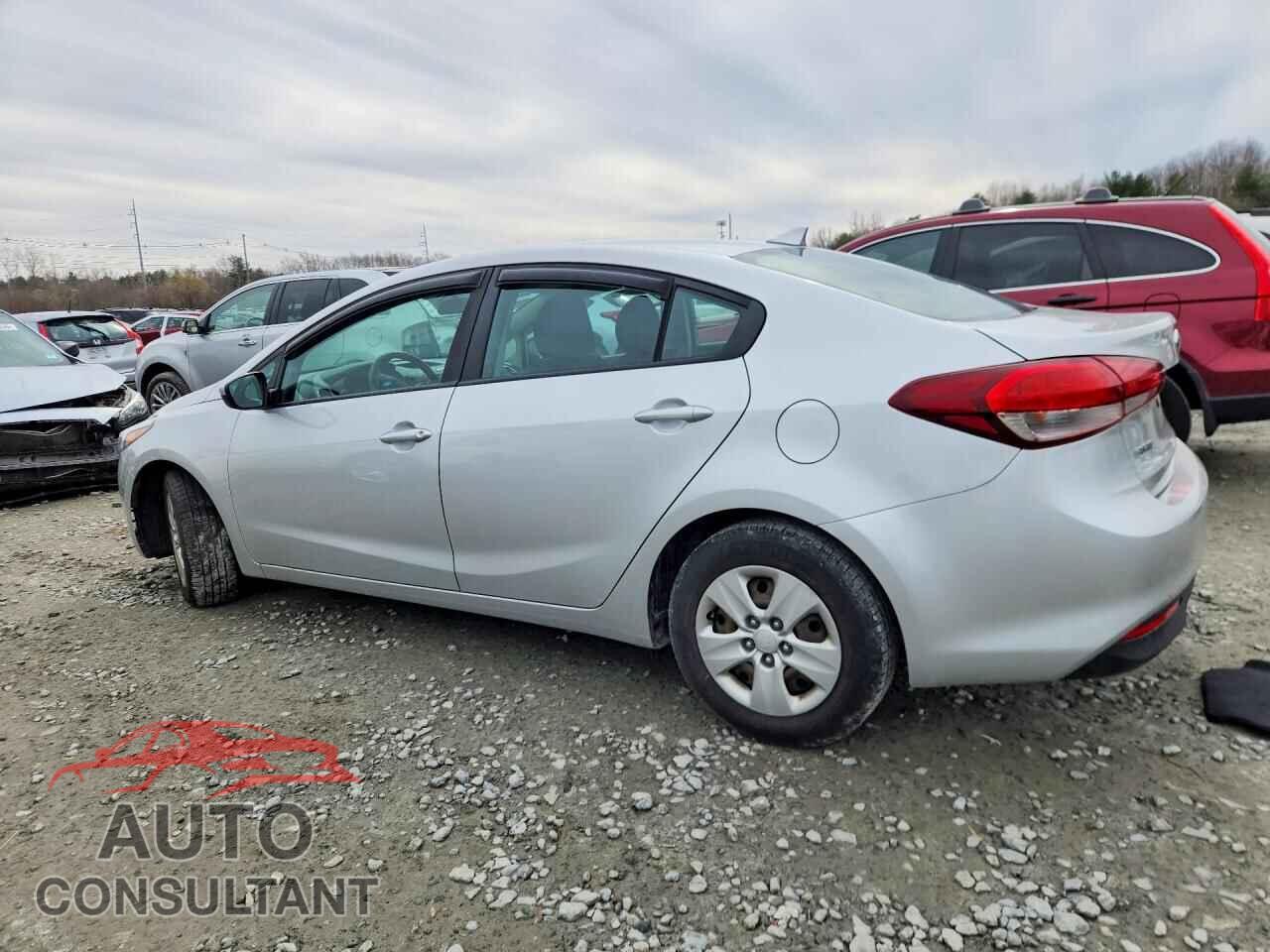 KIA FORTE 2018 - 3KPFK4A70JE234591