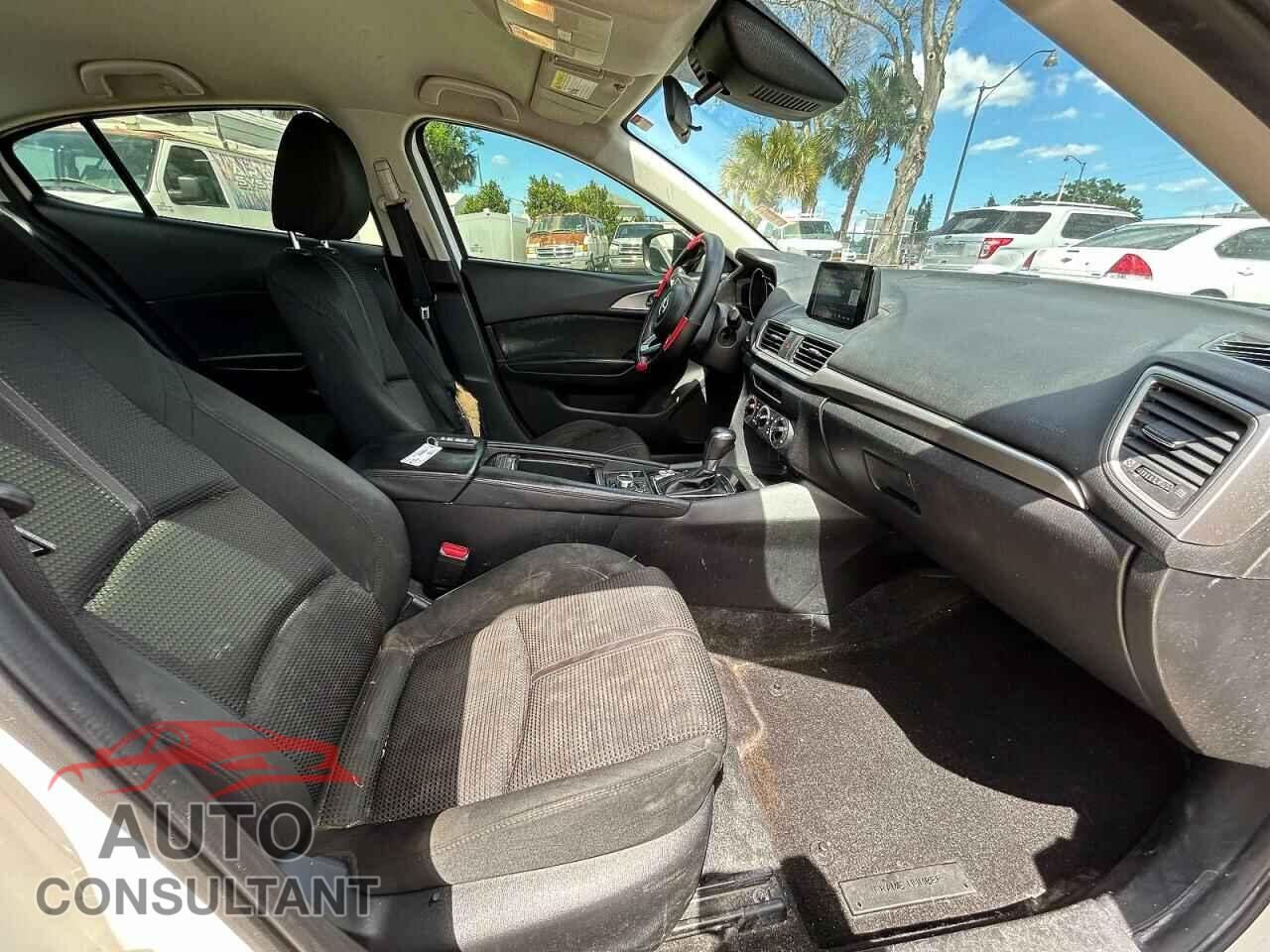 MAZDA 3 2018 - 3MZBN1U76JM174755