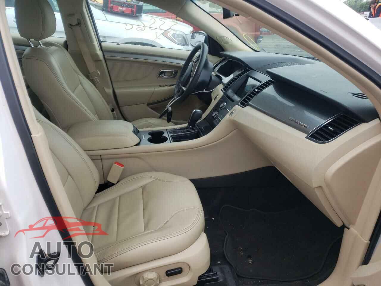 FORD TAURUS 2018 - 1FAHP2E83JG105686