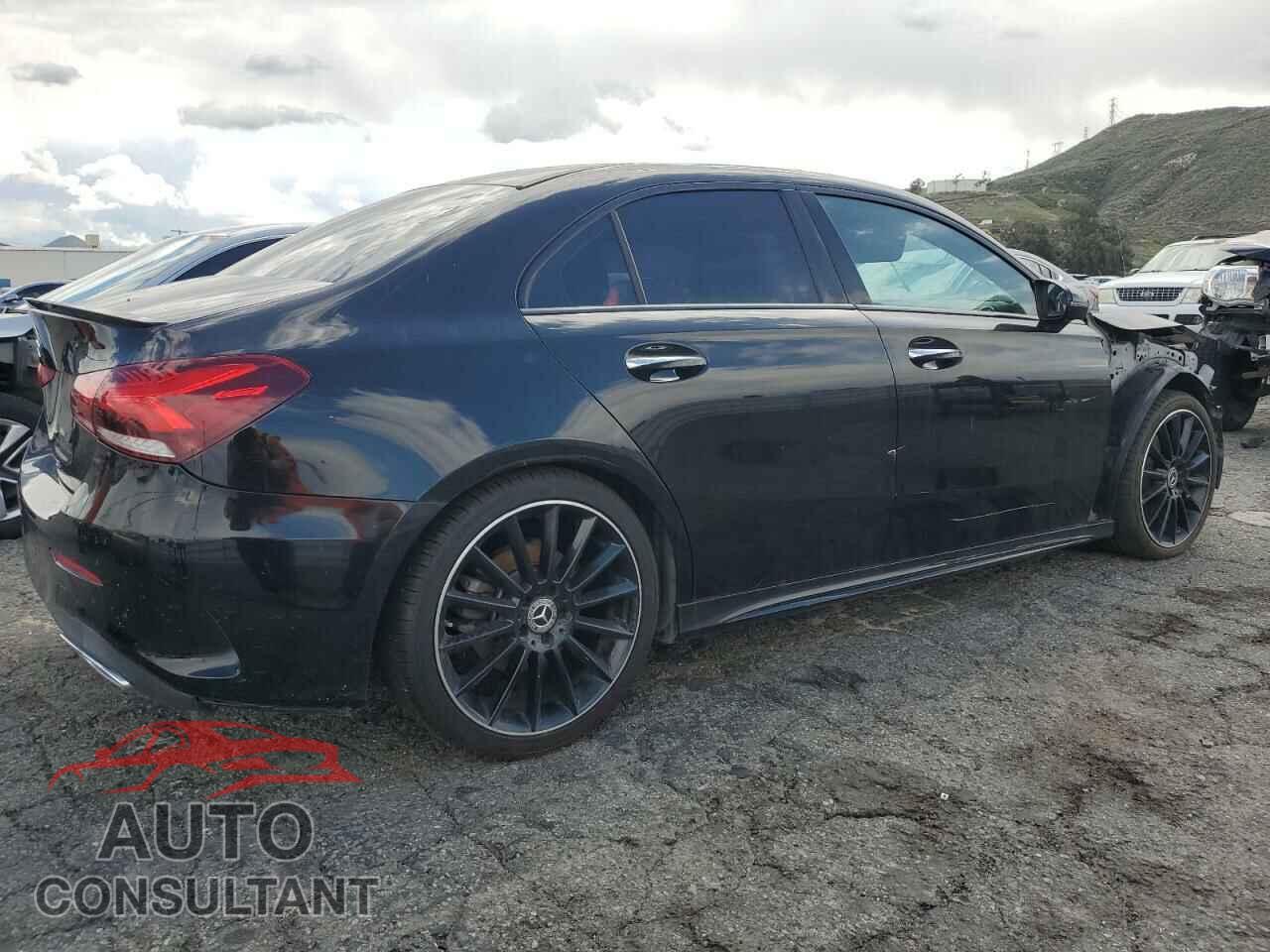 MERCEDES-BENZ A-CLASS 2019 - WDD3G4EB4KW008618