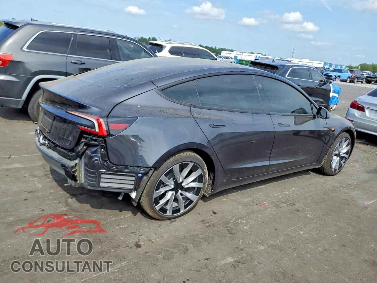 TESLA MODEL 3 2026 - 5YJ3E1EB4TF123322