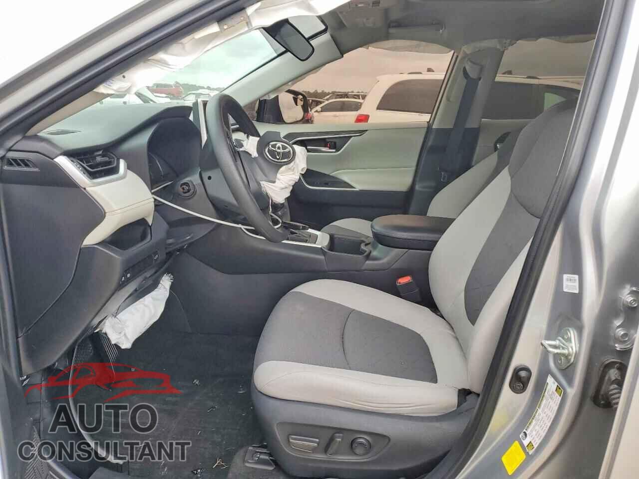 TOYOTA RAV4 2023 - 2T3W1RFV5PC233264