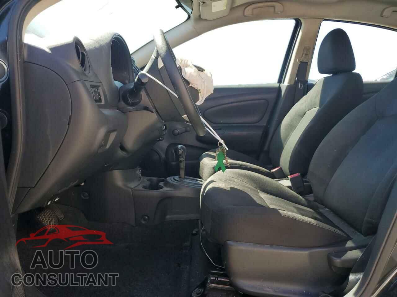 NISSAN VERSA 2019 - 3N1CN7AP3KL801243