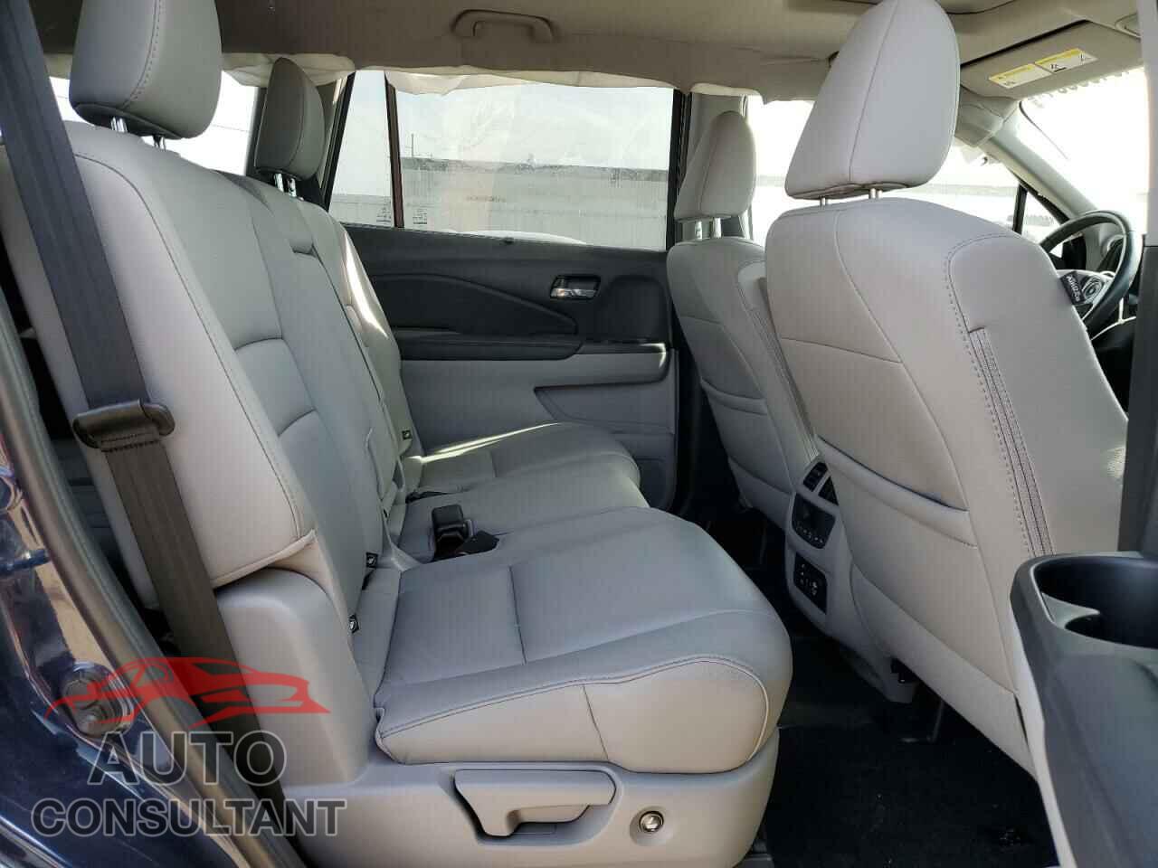 HONDA PILOT 2017 - 5FNYF6H90HB093140