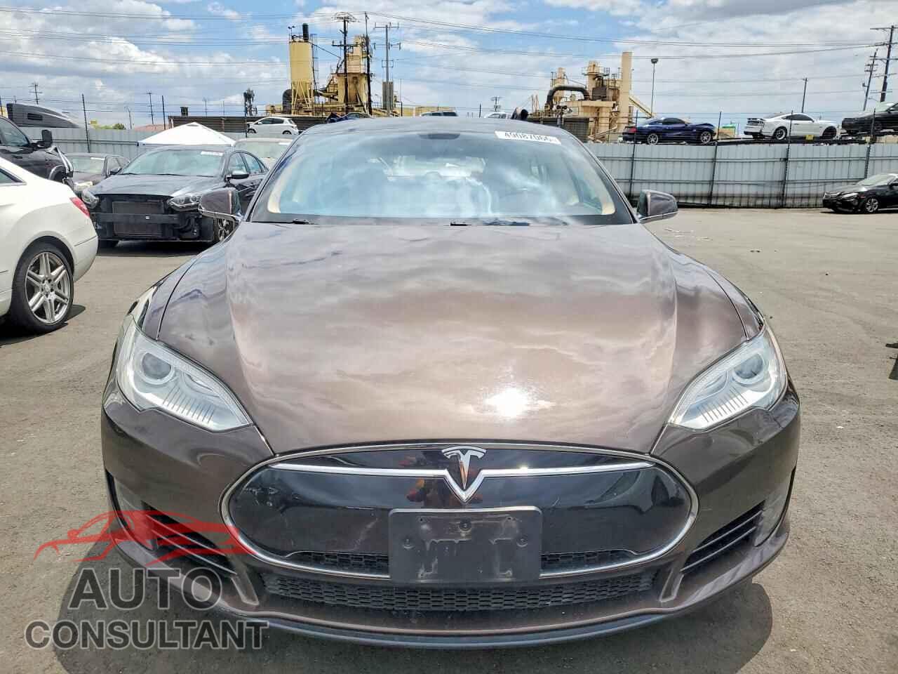 TESLA MODEL S 2013 - 5YJSA1CG2DFP08276