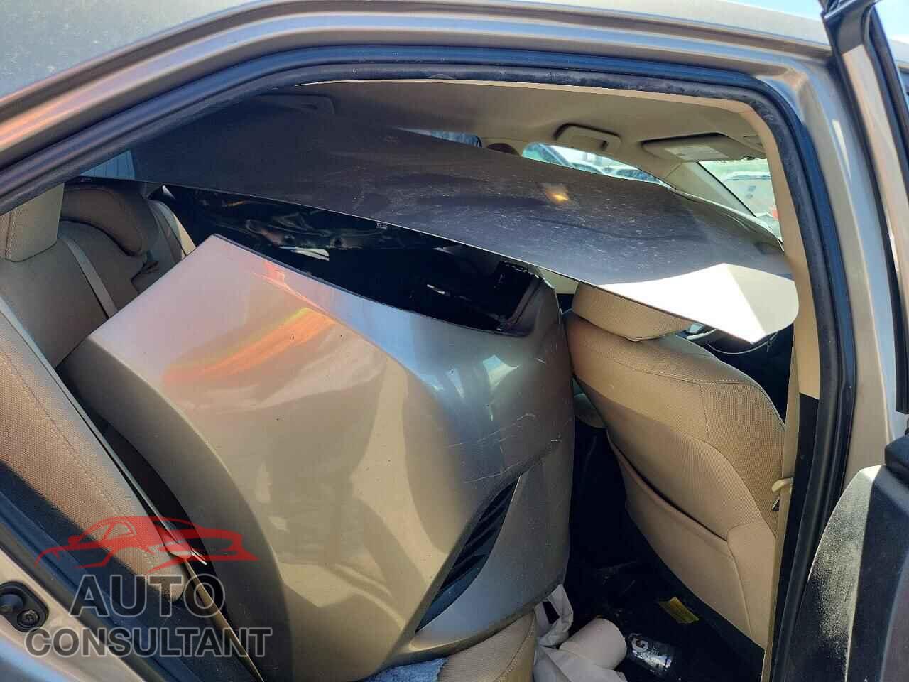 TOYOTA COROLLA 2015 - 5YFBURHE2FP220529