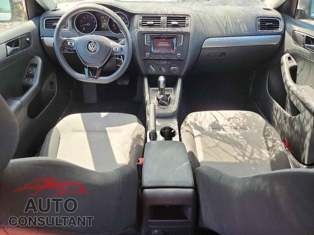 VOLKSWAGEN JETTA 2017 - 3VW2B7AJ5HM399416