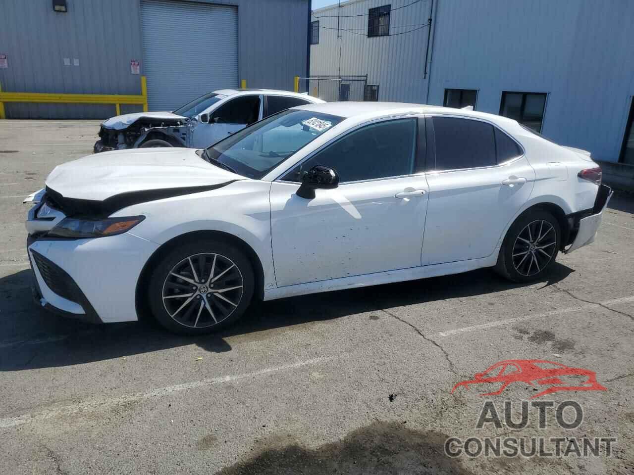 TOYOTA CAMRY 2021 - 4T1G11AK0MU423186