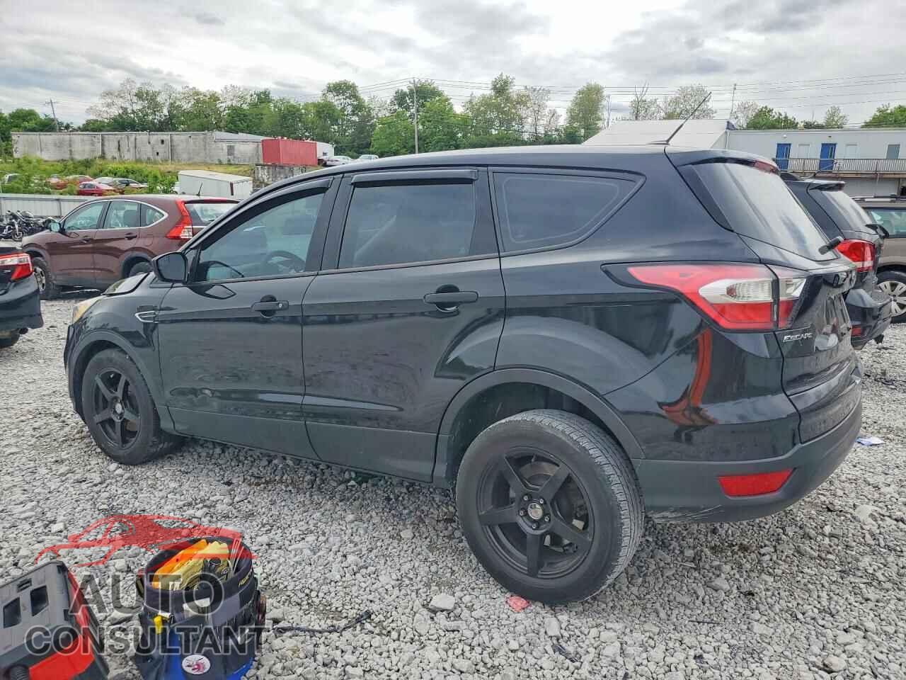 FORD ESCAPE 2017 - 1FMCU0F76HUC75720