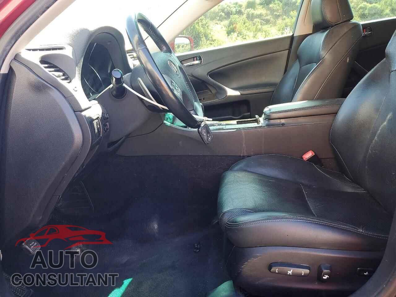 LEXUS IS 2012 - JTHCF5C20C5055043