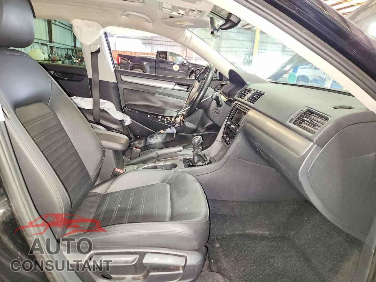 VOLKSWAGEN PASSAT 2015 - 1VWBS7A31FC018564