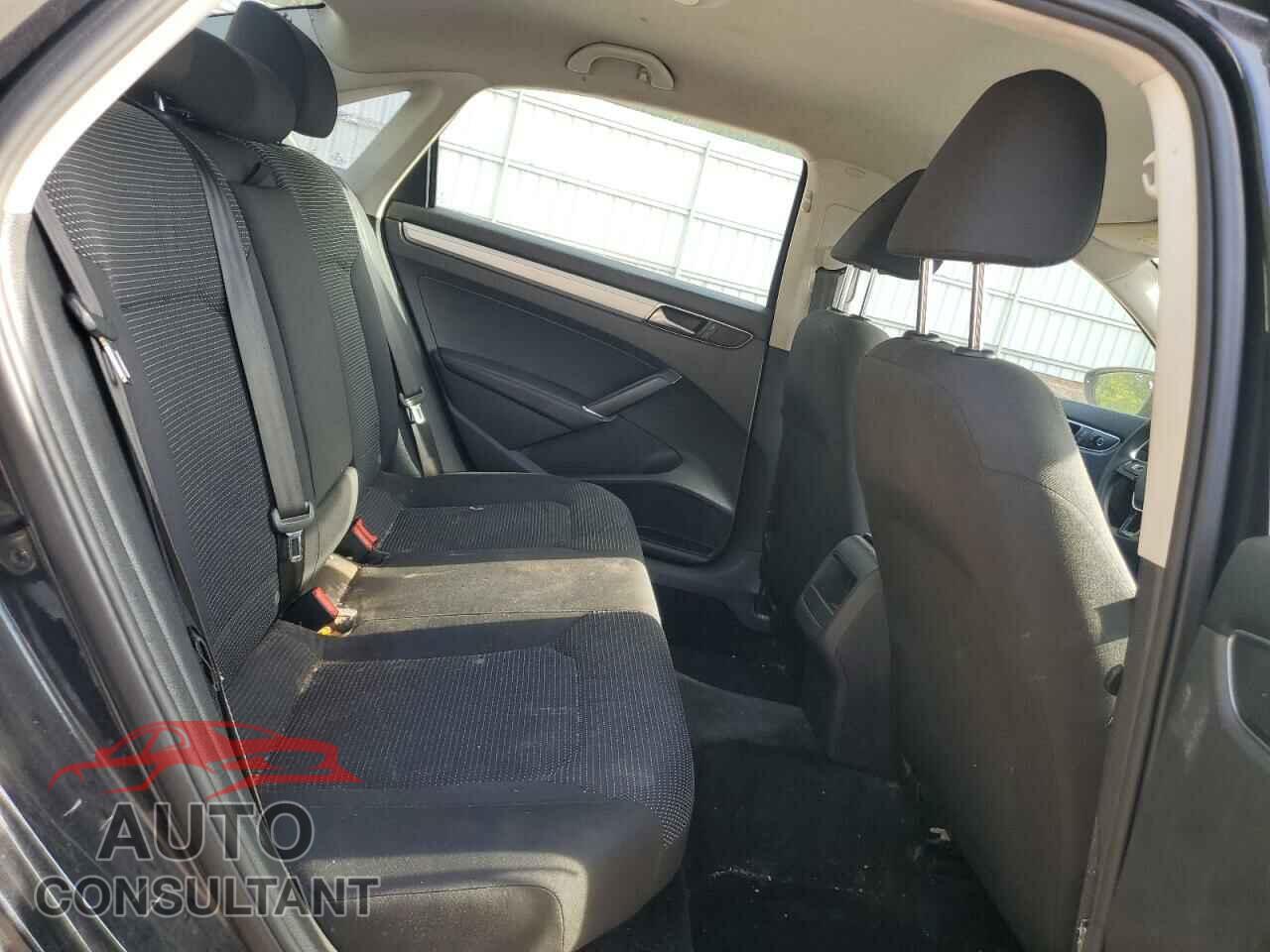 VOLKSWAGEN PASSAT 2017 - 1VWAT7A31HC007771