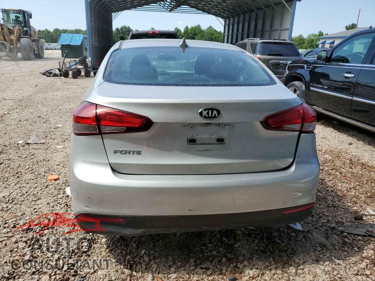KIA FORTE 2018 - 3KPFK4A74JE282921
