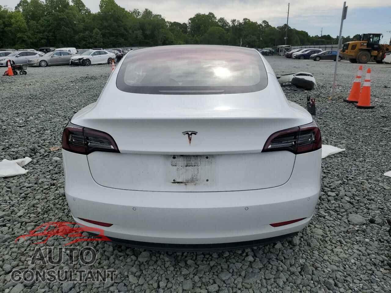 TESLA MODEL 3 2018 - 5YJ3E1EA5JF032709