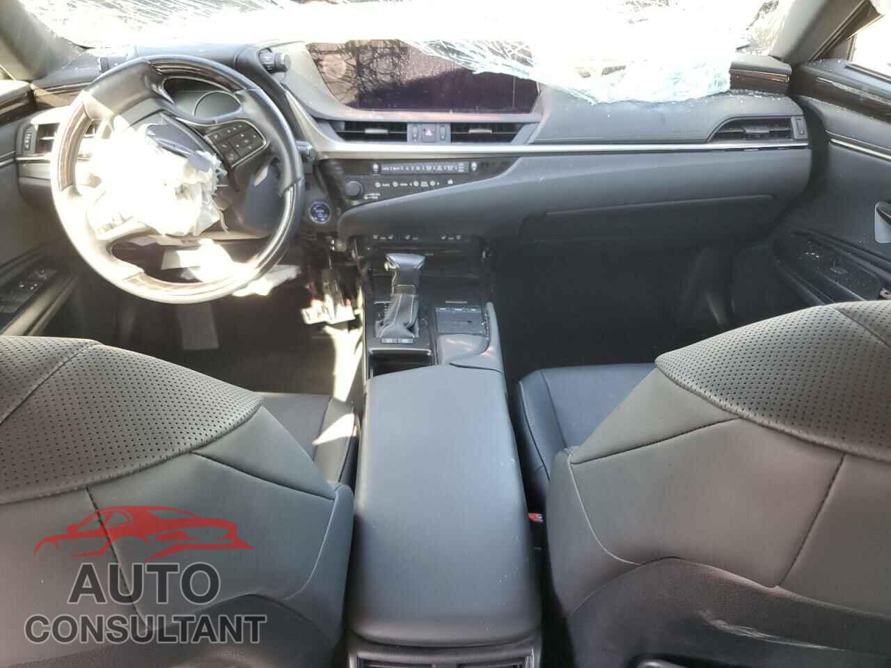 LEXUS ES300 2019 - JTHB21B12K2024837