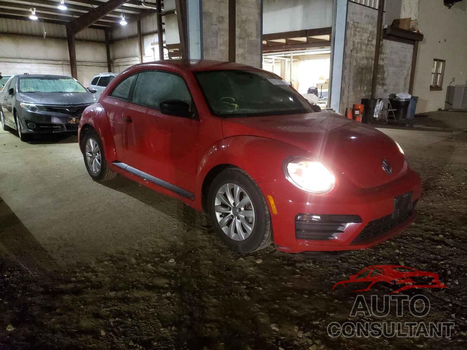 VOLKSWAGEN BEETLE 2018 - 3VWFD7AT6JM721404