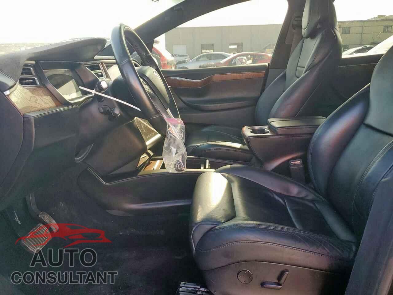 TESLA MODEL X 2017 - 5YJXCBE24HF044429