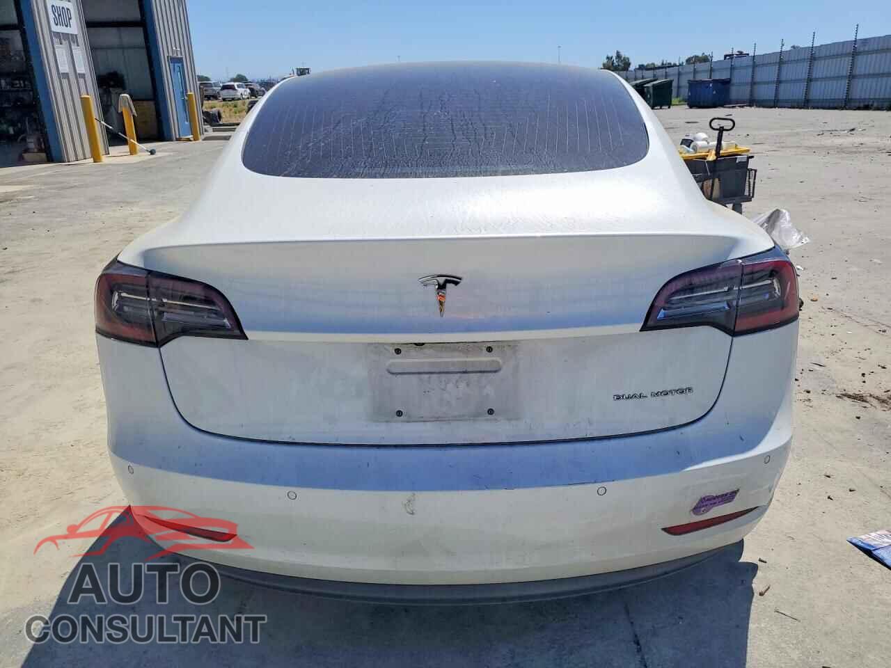 TESLA MODEL 3 2018 - 5YJ3E1EB0JF100214