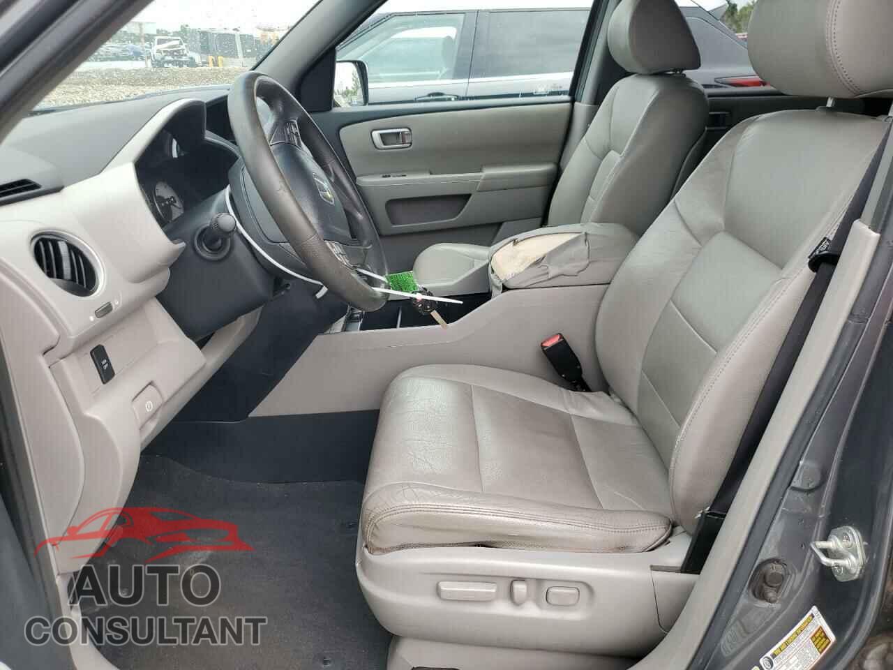 HONDA PILOT 2010 - 5FNYF3H40AB003171