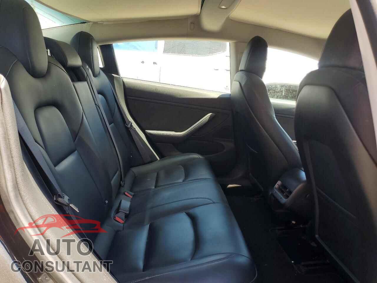 TESLA MODEL 3 2018 - 5YJ3E1EAXJF059176