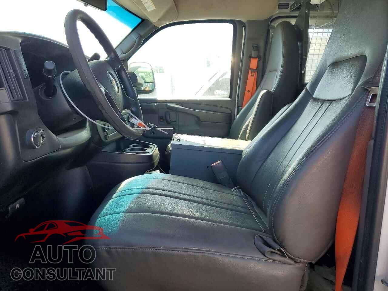 CHEVROLET EXPRESS 2013 - 1GCWGFCB9D1902264
