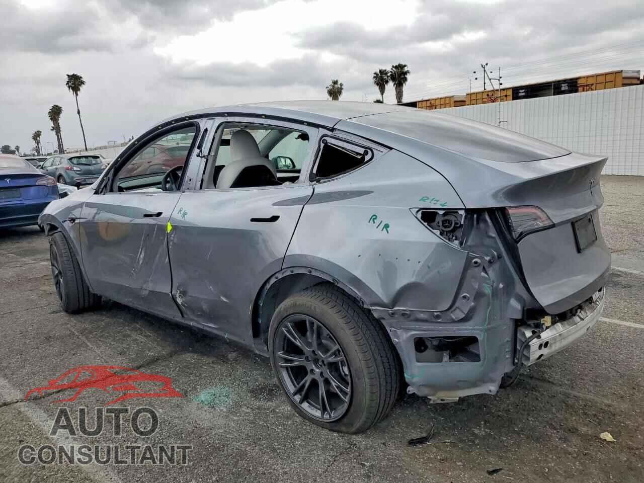 TESLA MODEL Y 2024 - 7SAYGDEDXRF208504