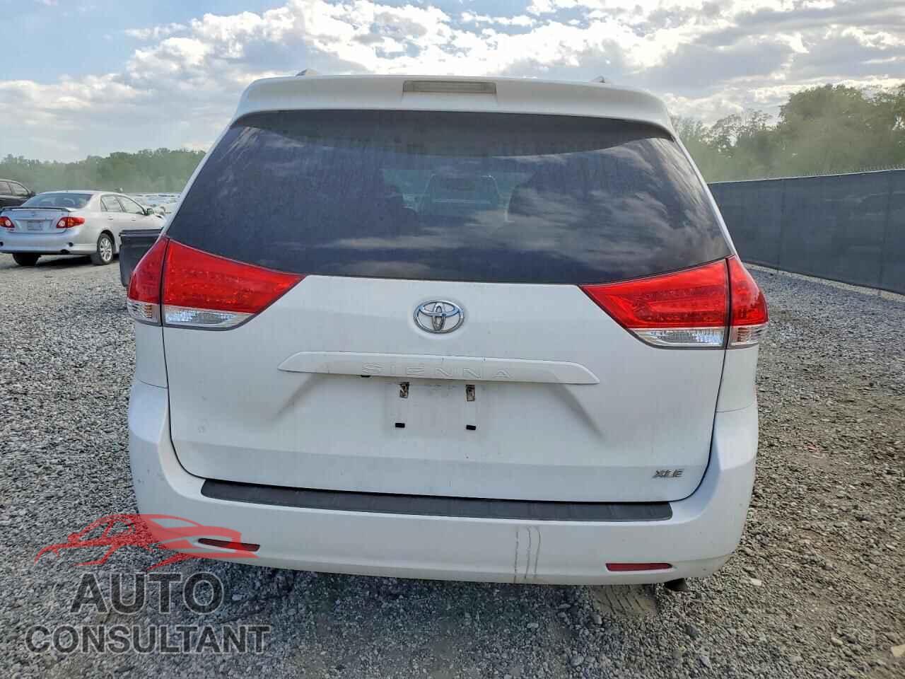 TOYOTA SIENNA 2013 - 5TDYK3DC8DS306854