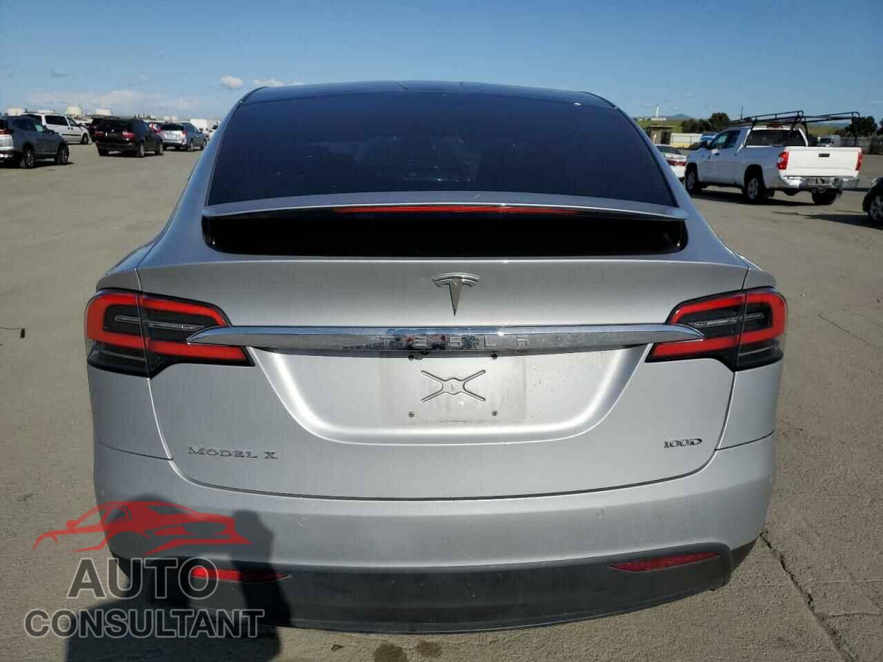 TESLA MODEL X 2018 - 5YJXCBE24JF126568
