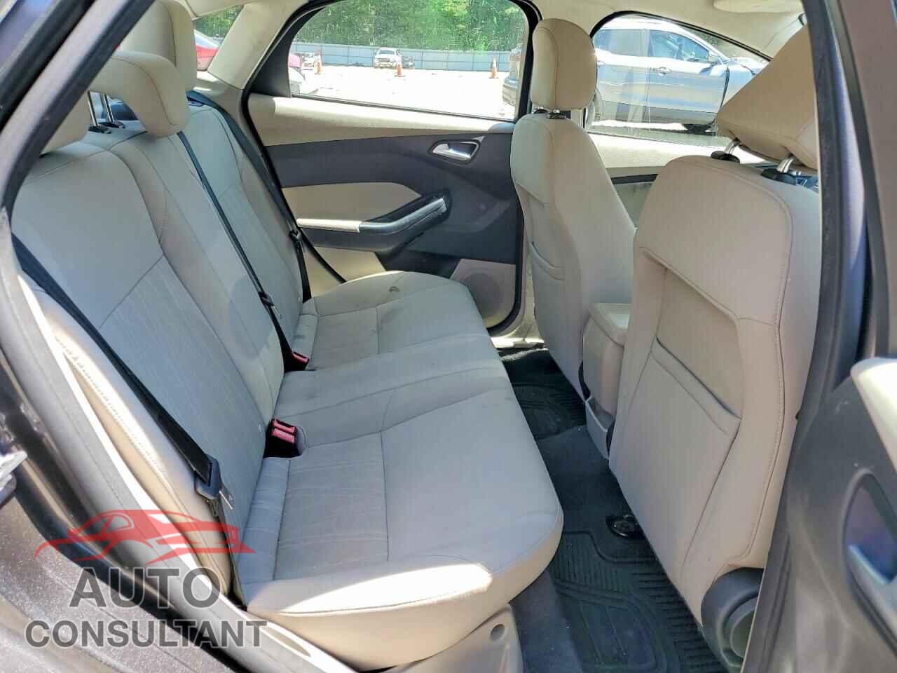 FORD FOCUS 2015 - 1FADP3F2XFL273046