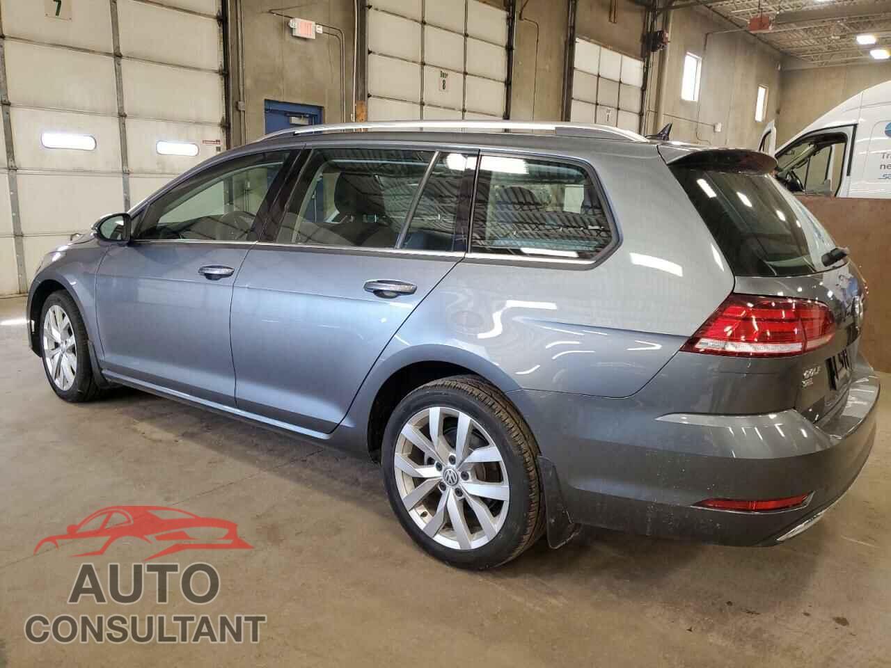 VOLKSWAGEN GOLF 2018 - 3VWL17AU2JM761743