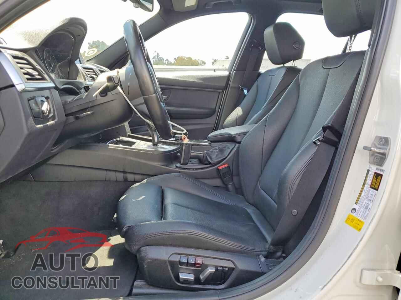 BMW 3 SERIES 2016 - WBA8E1G56GNU12297