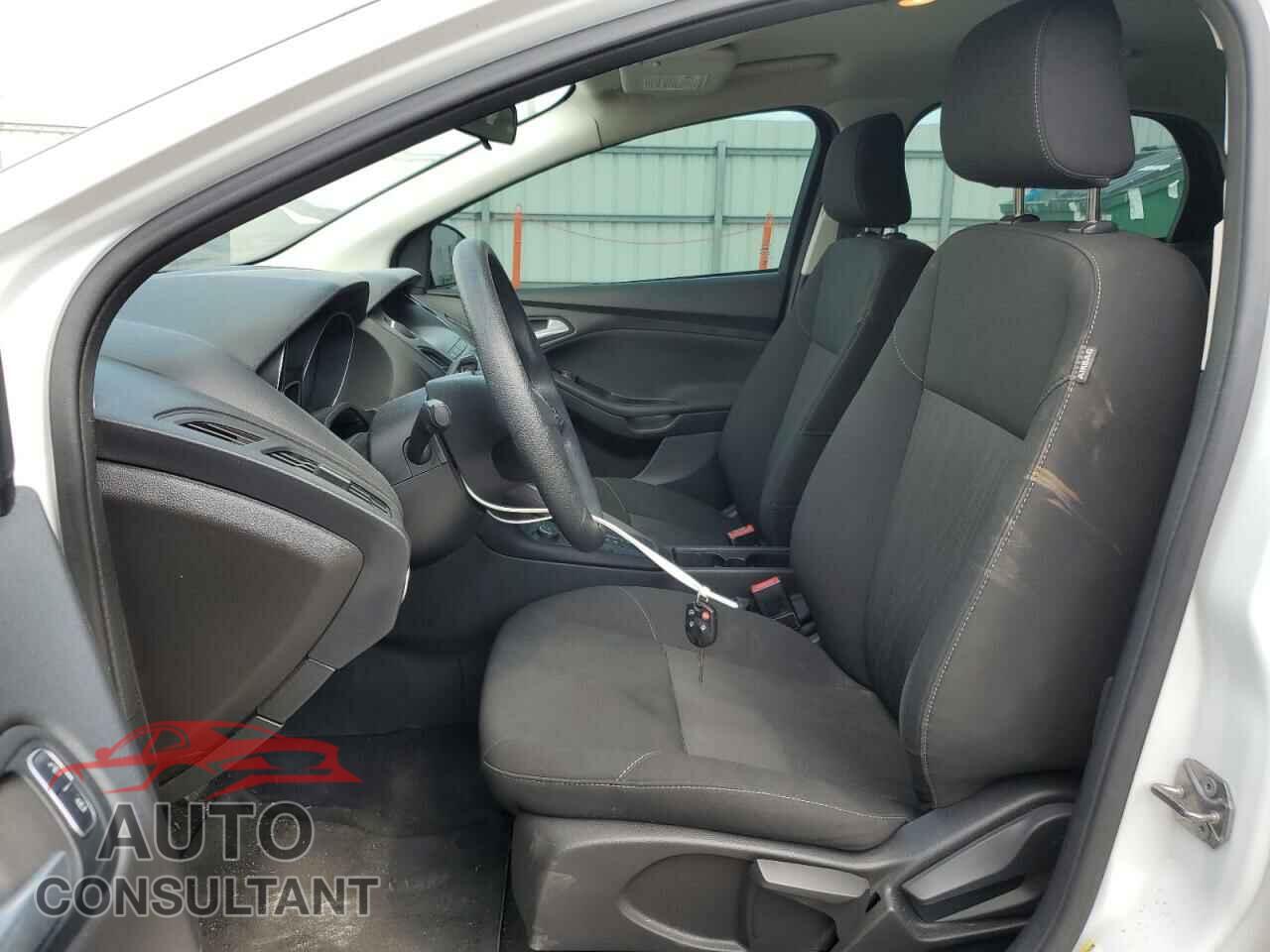 FORD FOCUS 2018 - 1FADP3FE5JL220077