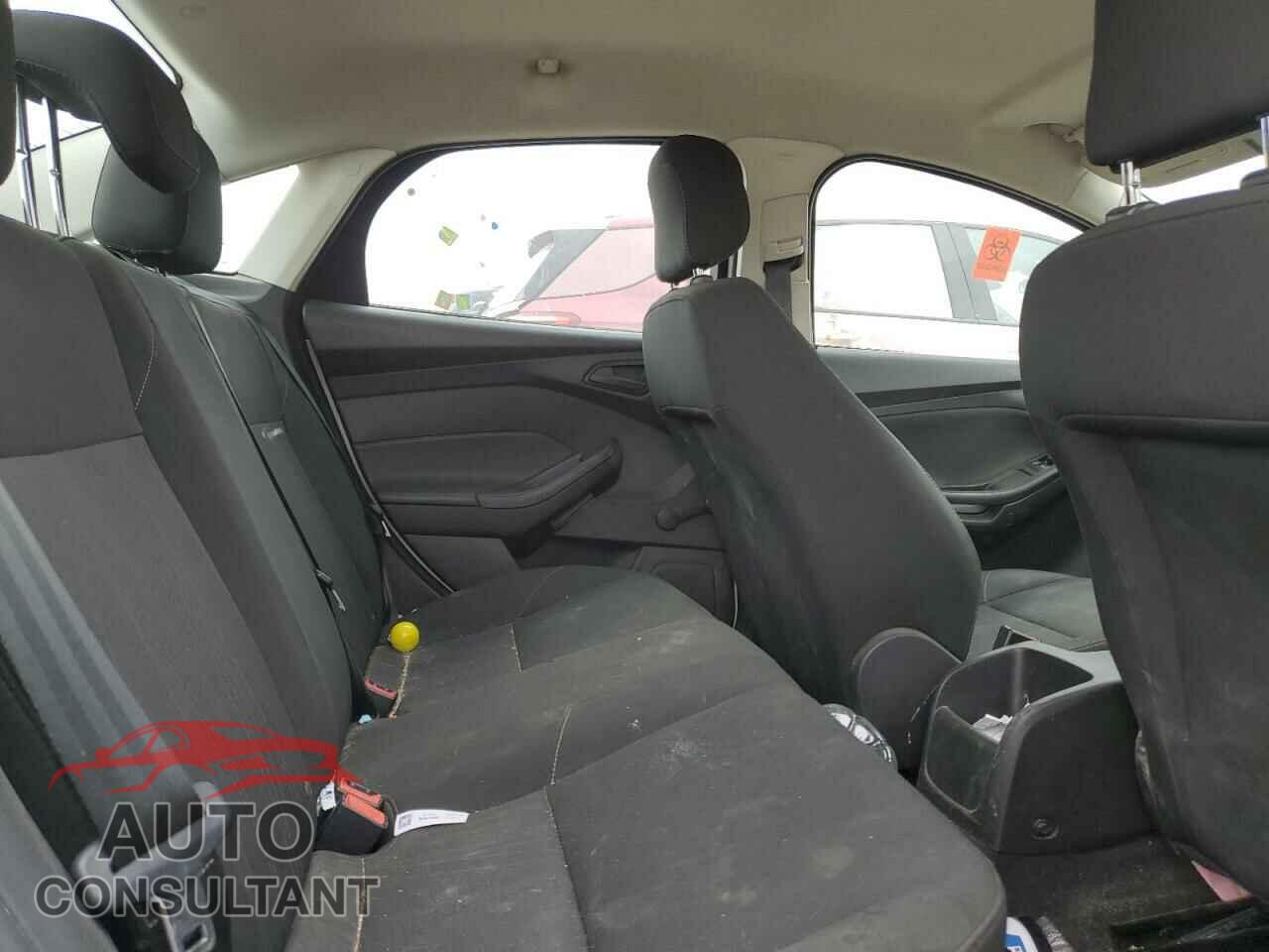 FORD FOCUS 2016 - 1FADP3E27GL202356