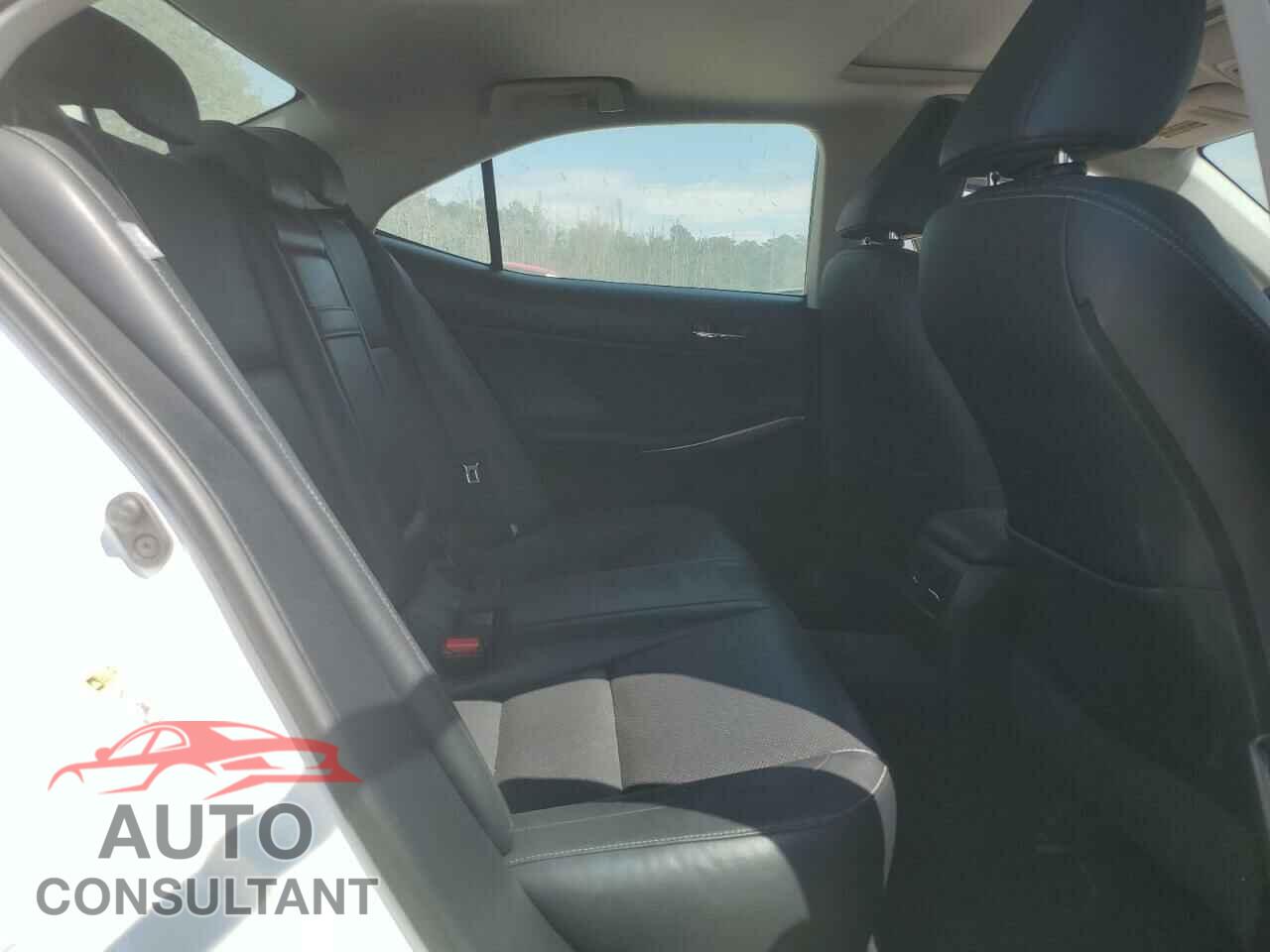 LEXUS IS 2014 - JTHBE1D29E5000664