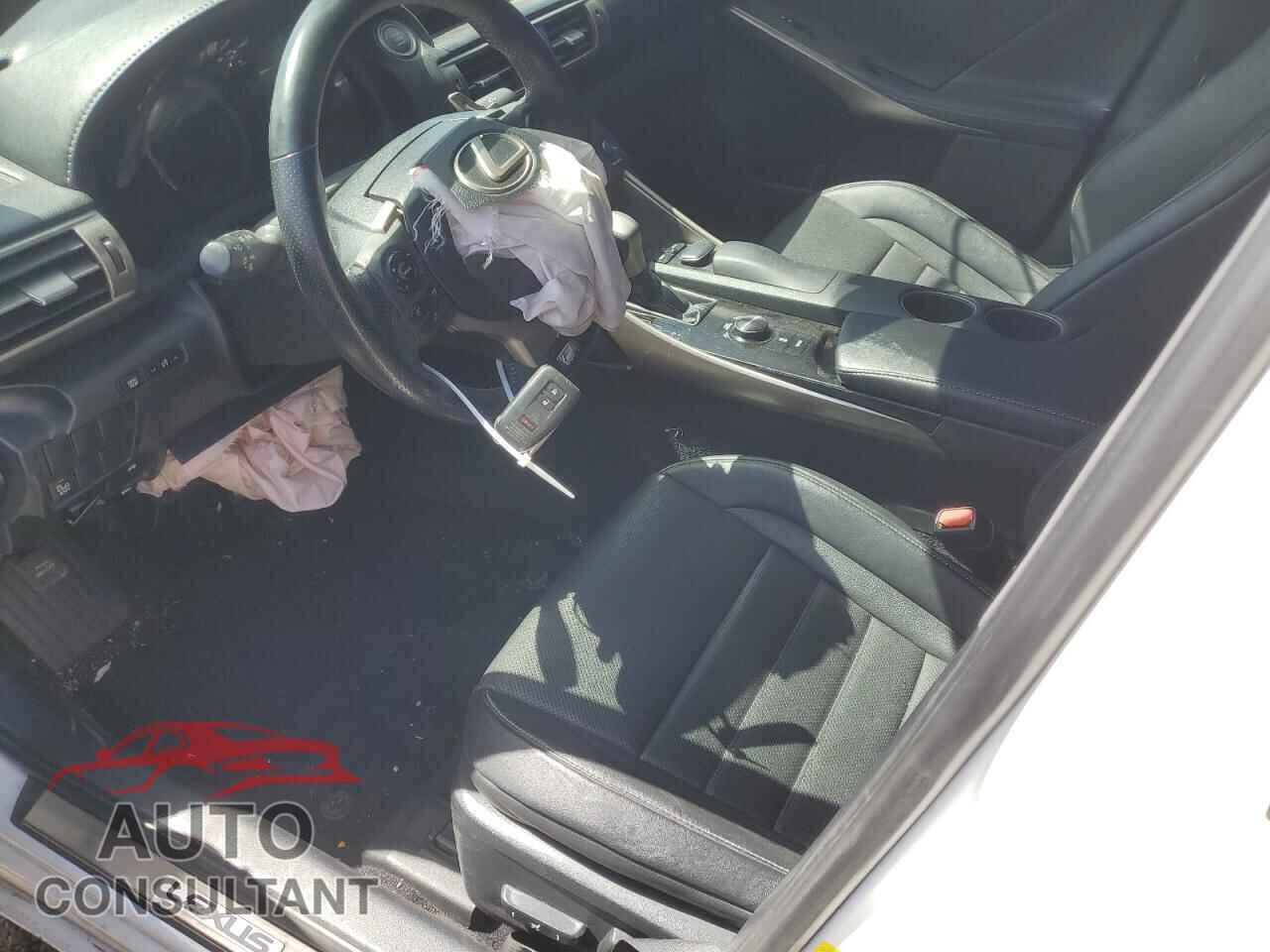 LEXUS IS 2014 - JTHBE1D20E5001850