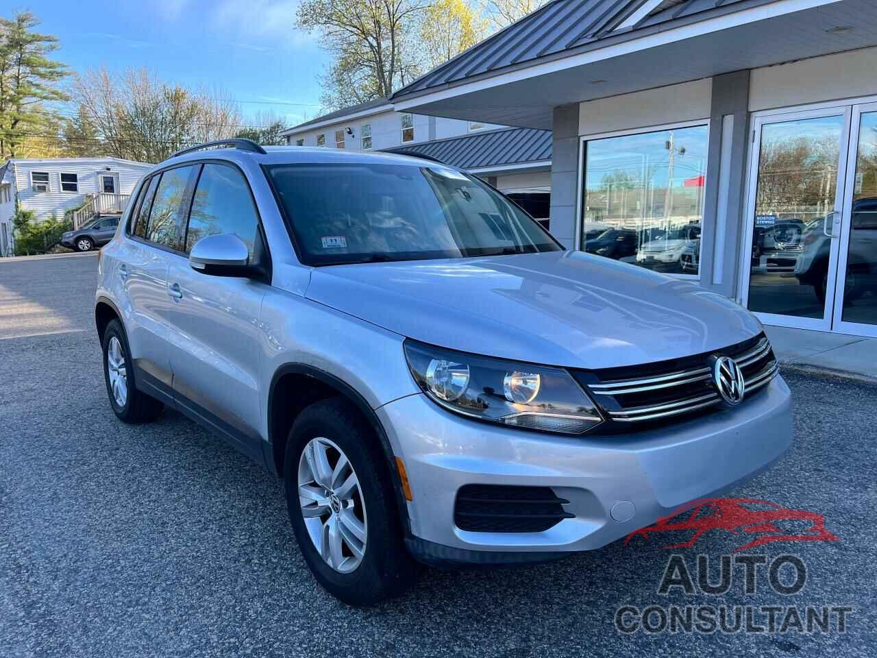 VOLKSWAGEN TIGUAN 2017 - WVGAV7AX7HK019618