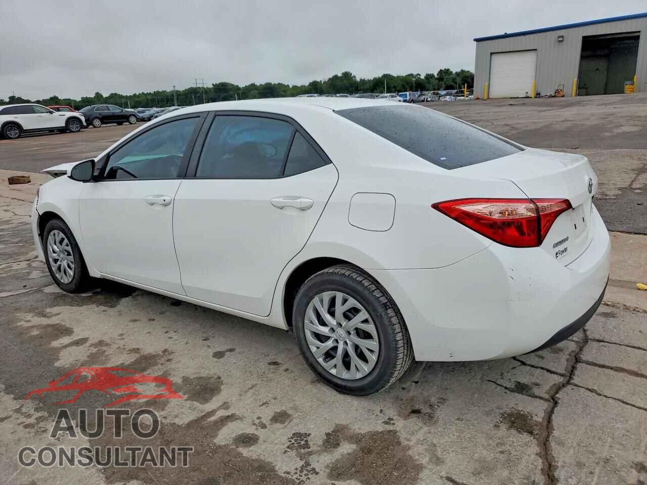 TOYOTA COROLLA 2018 - 5YFBURHEXJP848346