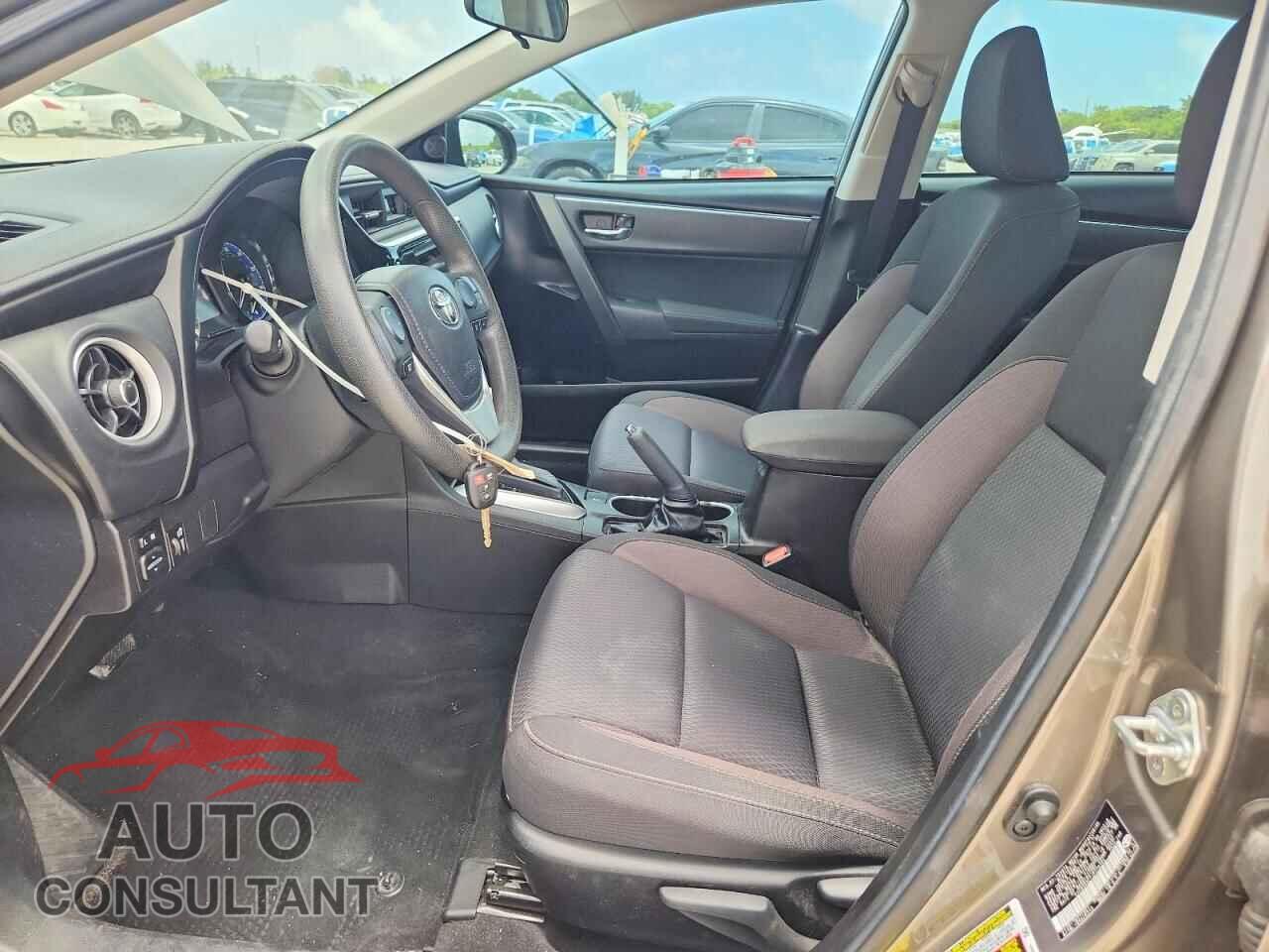 TOYOTA COROLLA 2018 - 5YFBURHE7JP778384
