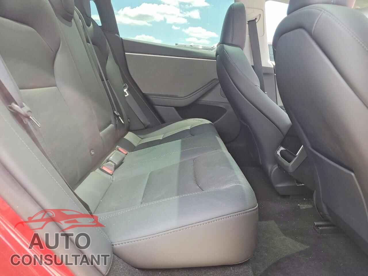 TESLA MODEL 3 2025 - 5YJ3E1EA2SF039358