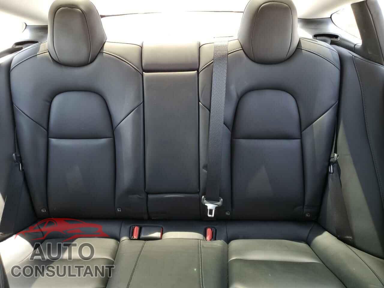 TESLA MODEL 3 2021 - 5YJ3E1EA5MF009483