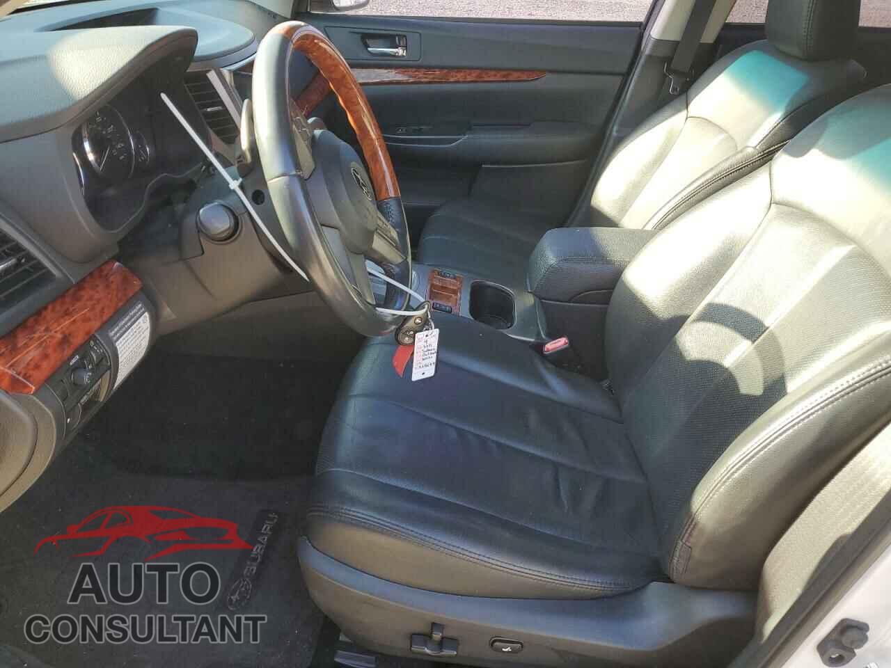 SUBARU OUTBACK 2011 - 4S4BRMMC2B2324659