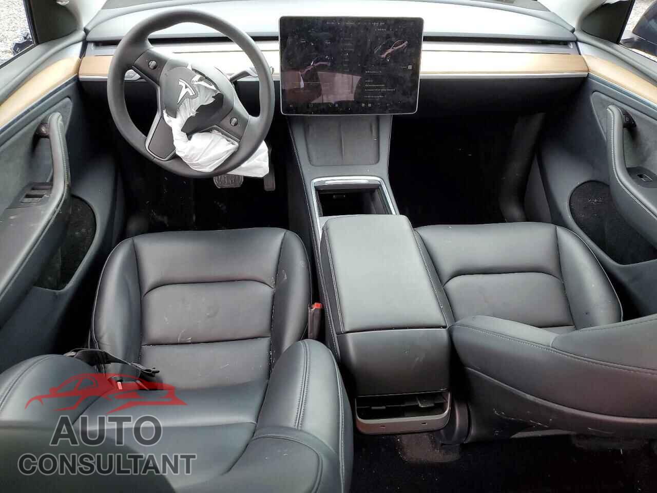 TESLA MODEL Y 2024 - 7SAYGDEE2RA242443